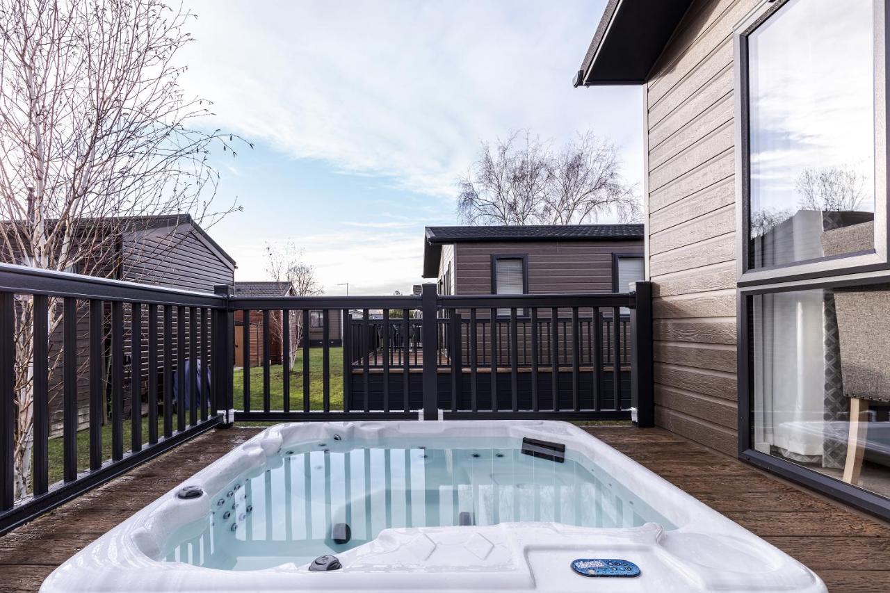 Roydon Marina Village Lodges Exteriér fotografie