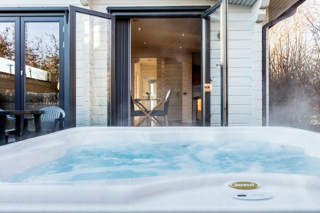 Roydon Marina Village Lodges Exteriér fotografie